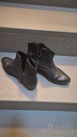Stivaletto in pelle nera