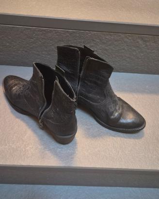 Stivaletto in pelle nera