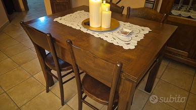 Tavolo d'antiquariato