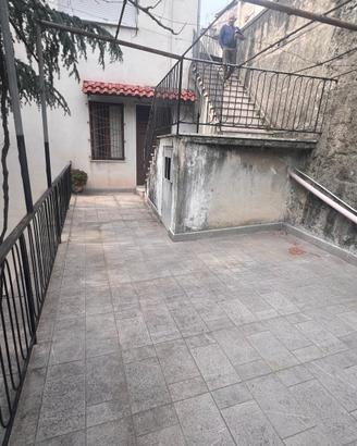 Casa con ampio giardino