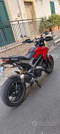 Hypermotard (Hyperstrada) 821