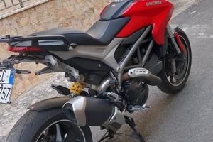 Hypermotard (Hyperstrada) 821