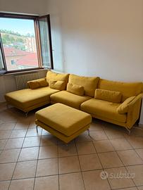 DIVANO ANGOLARE GIALLO CON POUF