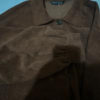 Giacca a costine marrone con tasche