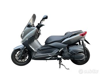 Scooter YAMAHA XMAX
