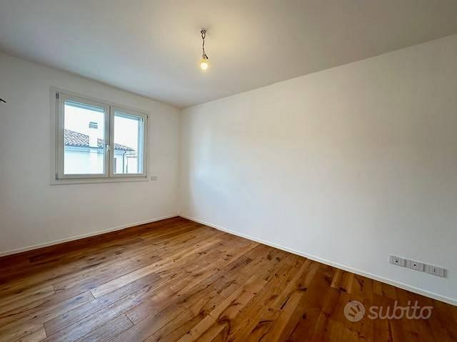 Appartamento di 110 m² con 3 locali e box auto a T - Vista 5