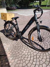 bici pedalata assistita solo impolverata
