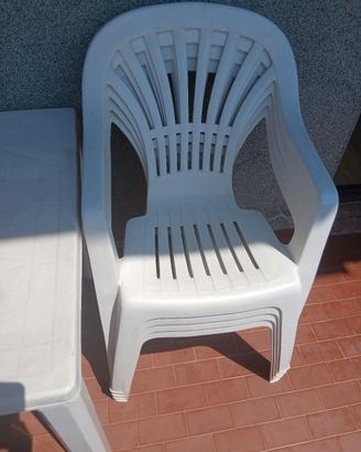 tavolo con sedie 