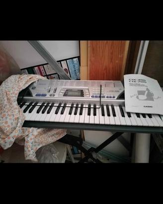tastiera musicale con piedi come nuova