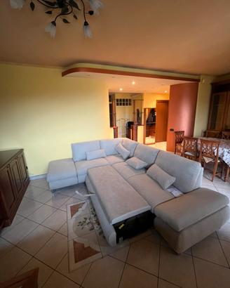 Divano angolare moderno con penisola