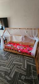 letto per bambini con materasso e tendina