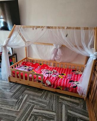 letto per bambini con materasso e tendina