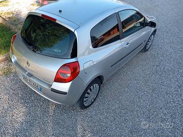 Renault Clio 208