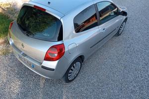 Renault Clio 208