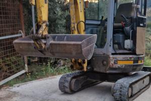 mini escavatore new holland