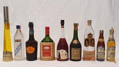 Liquori da collezione, 10 bottiglie + 2 di vino