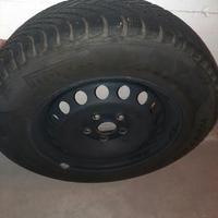 4 Gomme Pirelli invernali 195/65 R 15 - ben tenute