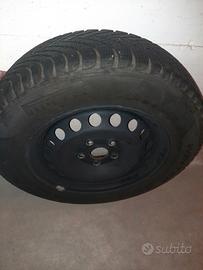 4 Gomme Pirelli invernali 195/65 R 15 - ben tenute