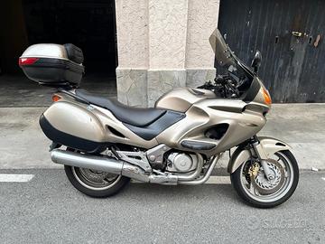 HONDA DEAUVILLE 650