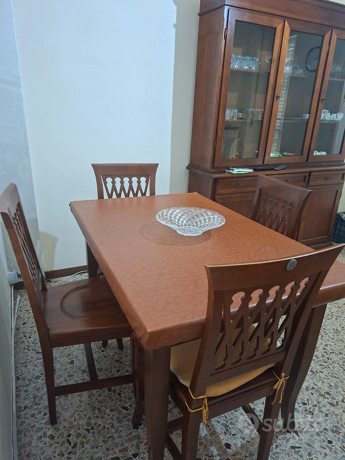 Tavolo Allungabile Cerco Tavoli E Sedie Usati Per Ristorante Stock