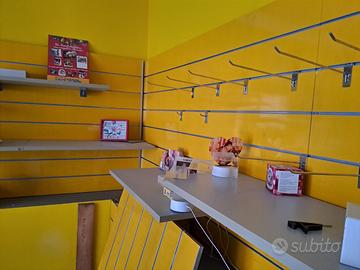 scaffalatura negozio 