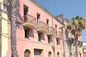 Due Palazzine Storiche vicino al porto di Riposto