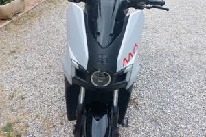 vend scooter 125  elettrico