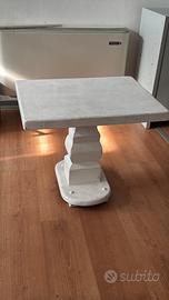 tavolino bianco in legno