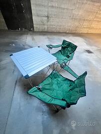 Sedie e tavolino da campeggio