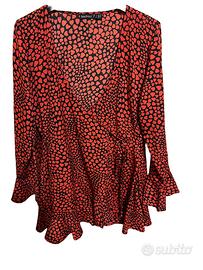 Abito corto Boohoo rosso e nero con stampa cuori