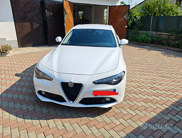 Alfa Romeo Giulia 2.2 180CV AT8