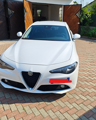 Alfa Romeo Giulia 2.2 180CV AT8
