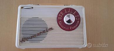 Radio Vintage anni 50 a valvole,  batteria e 220 V