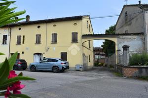 CASA SEMINDIPENDENTE A BRESCELLO