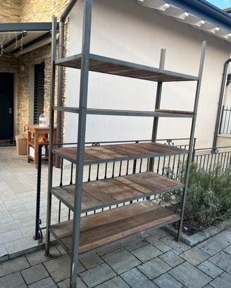 Scaffali in ferro e legno