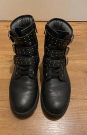 Stivaletti con lacci