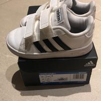 Scarpe per bambini “Adidas”