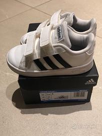 Scarpe per bambini “Adidas”