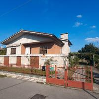 Arqua' pol., elegante villa singola