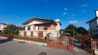 Arqua' pol., elegante villa singola