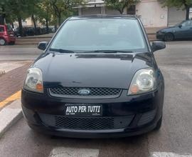Ford Fiesta 1.4 TDCi Cerchi in lega/schermo touch