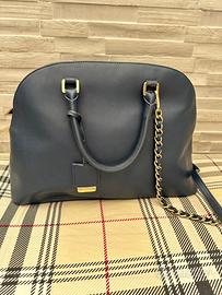 Borsa pollini blu-Elegante e versatile