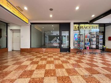 NEGOZIO A DESENZANO DEL GARDA