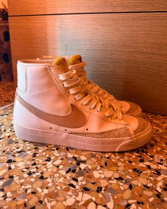Nike Donna