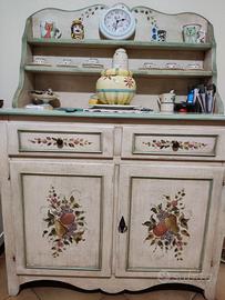 Credenza con porta piatti