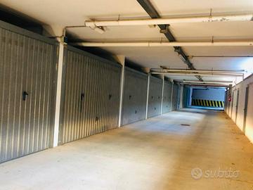 Pomezia magazzini / Box x Auto mq. 25 c. a