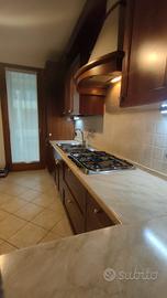 Cucina completa di tutti gli elettrodomestici 