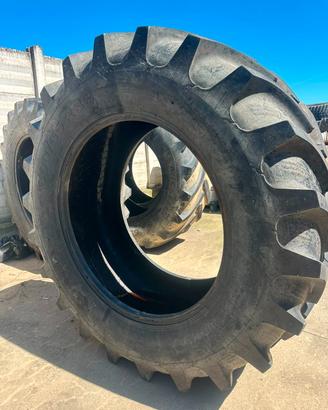 N°2 PNEUMATICI PER TRATTORE AGRICOLO 600/65/R30