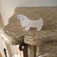 Statua - basset hound in alabastro bianco