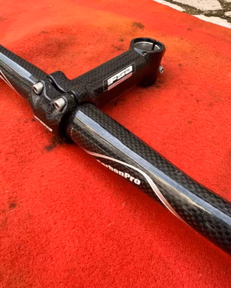 Manubrio FSA in carbonio